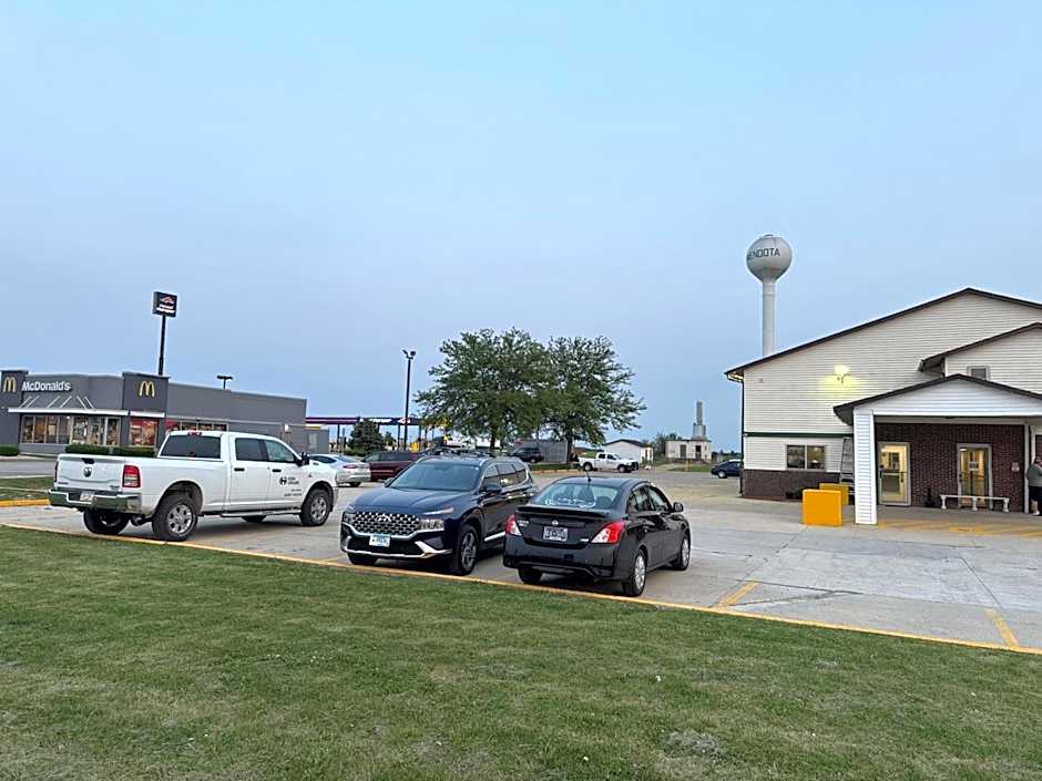 Super 8 by Wyndham Mendota I-39