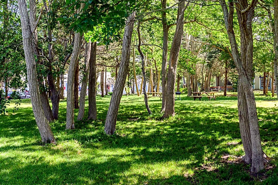 Captains Quarters Motel & Conference Center