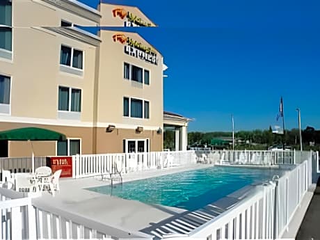 Holiday Inn Express & Suites Tavares By IHG