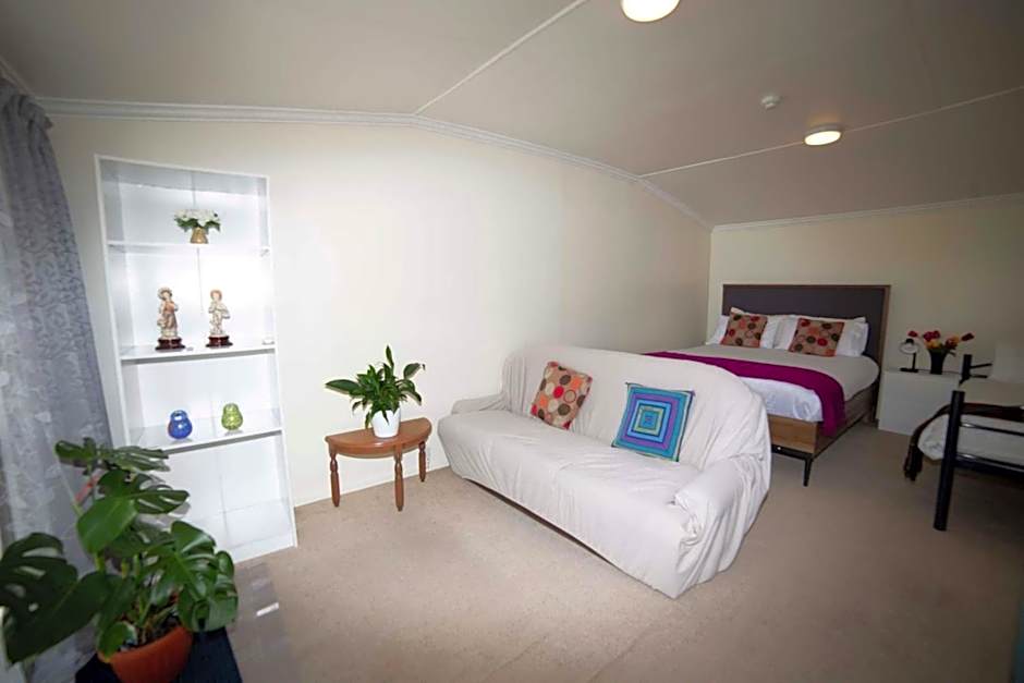 Surat Bay Lodge by the Sea/Backpackers Hostel