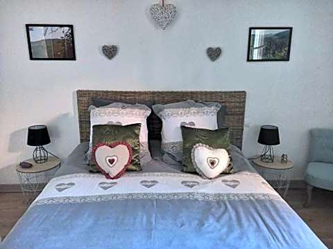 Foto 1 av 7 av Caroline room with private parking