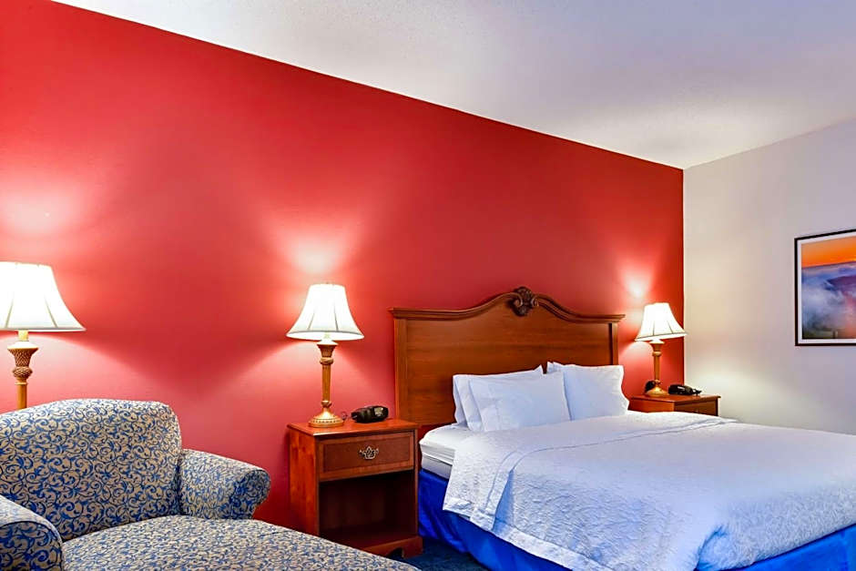 Hampton Inn By Hilton & Suites Pittsburg