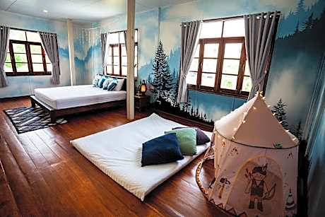 Premier Deluxe Family Room