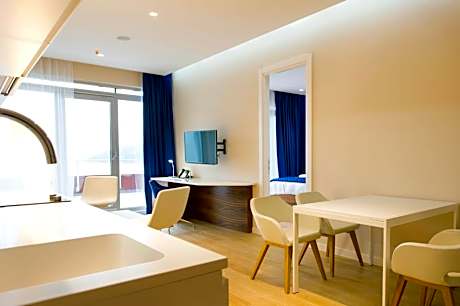 Deluxe Suite with Sea View