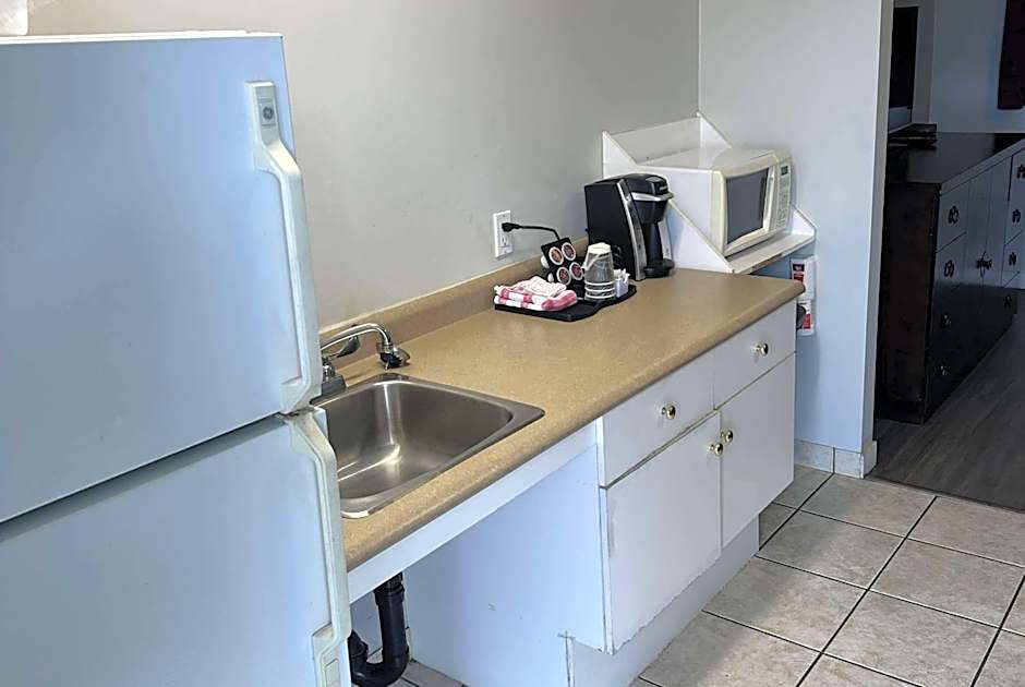 Travelodge by Wyndham Langley City