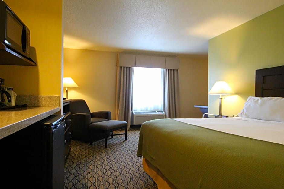 Holiday Inn Express Hotel & Suites Chicago-Libertyville By IHG