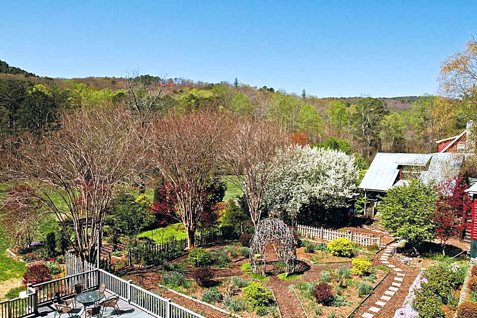 Glen-Ella Springs Inn