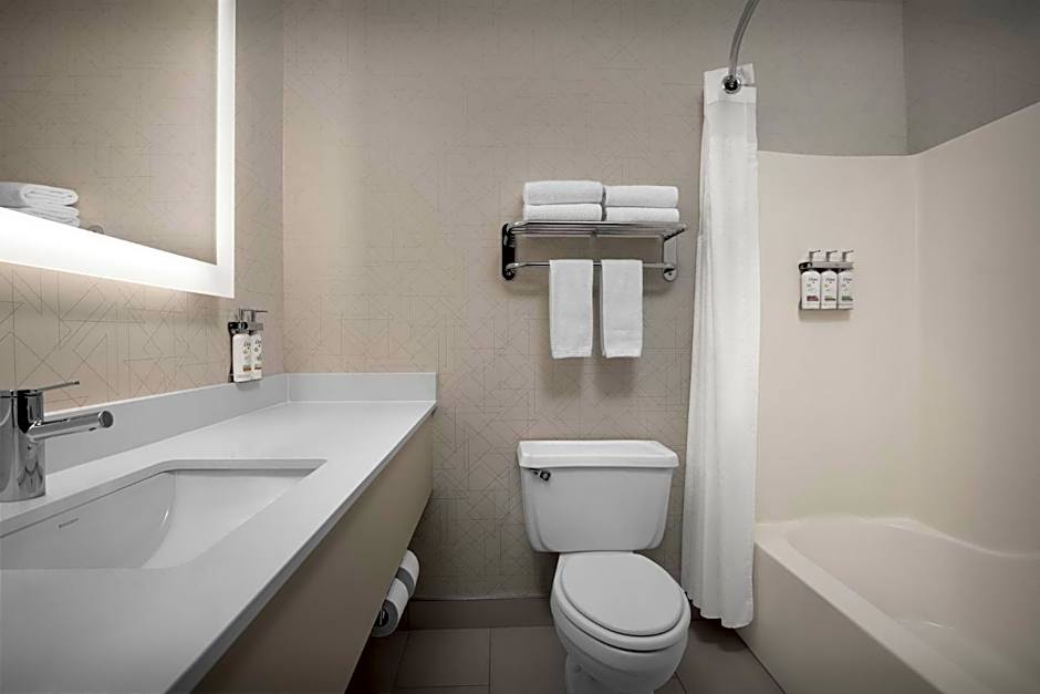 Holiday Inn Express Fargo - West Acres By IHG