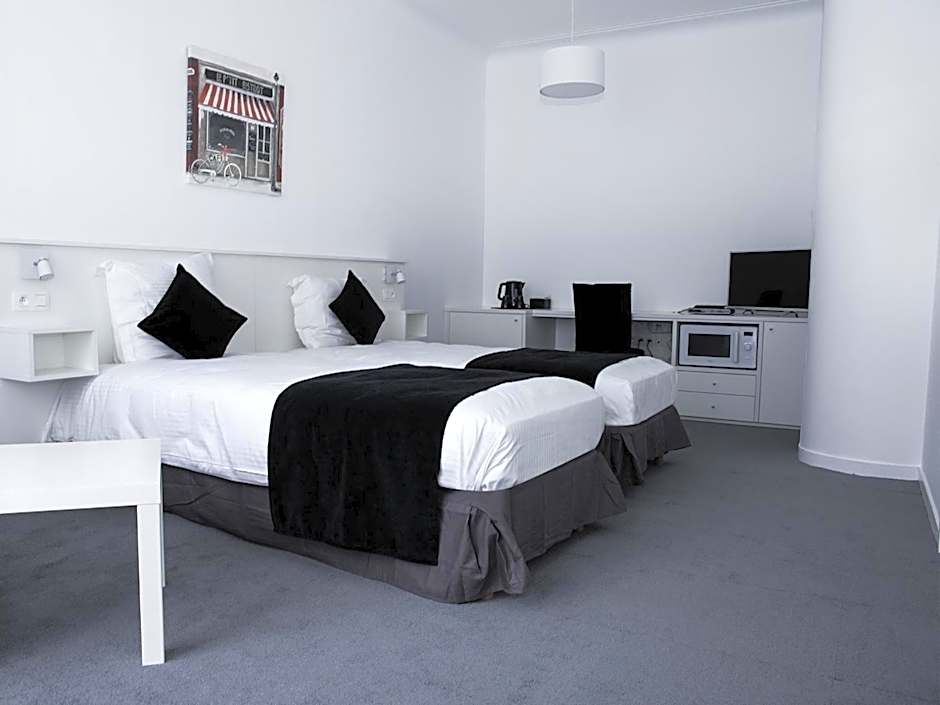 Hotel Satellite