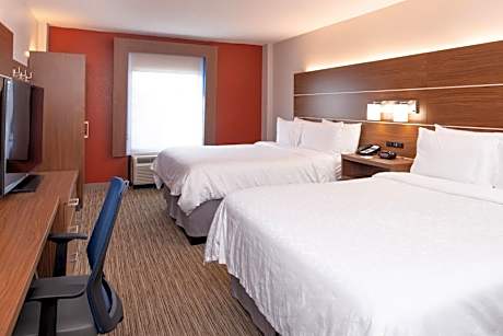 2 Queen Beds 1 Bedroom Suite
