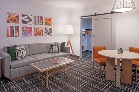 1 King Accessible 1 Bedroom Suite Roll In Shower