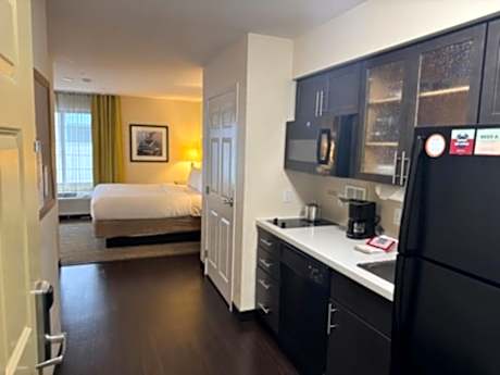 King Studio Suite - Communications and Mobility Access