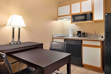 1 Queen Bed, Studio Suite, Non-Smoking