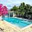 Colony Club Inn & Suites