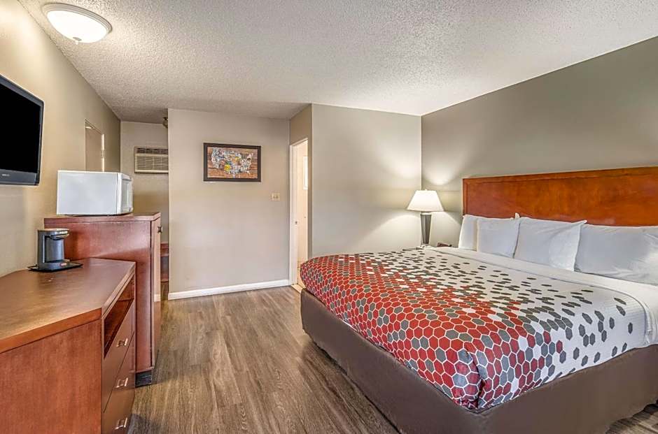 Econo Lodge Inn and Suites Yreka