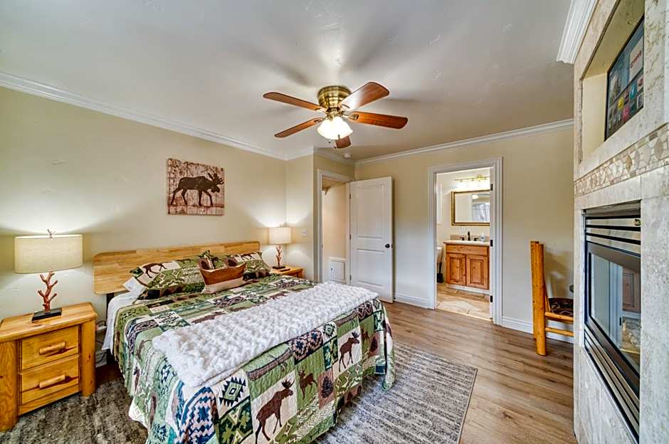 Moose and Maple Lodge