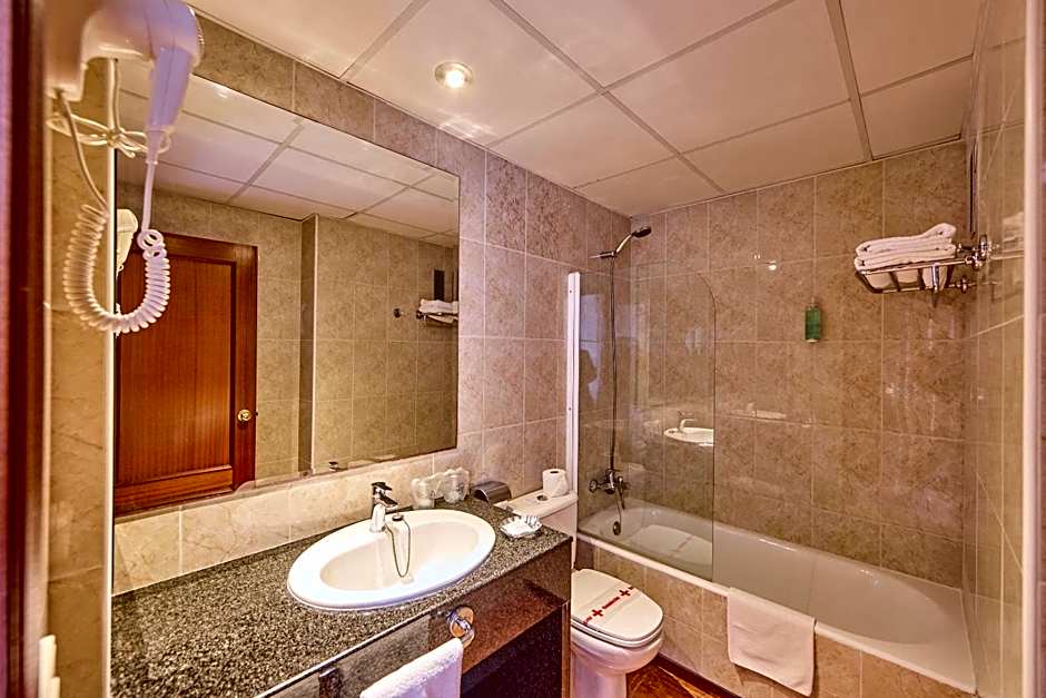 Photo 1 of 4 of Triple Room (2 Adults + 1 Child)