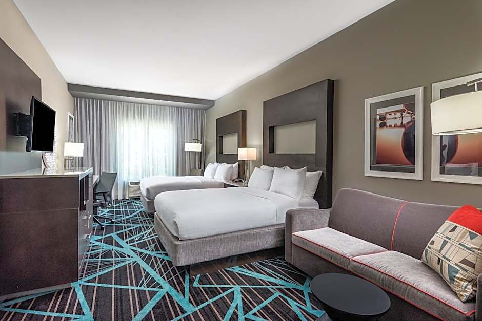 Holiday Inn Express & Suites Charlotte Airport By IHG