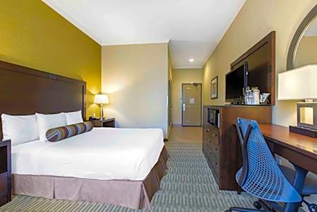 King Room with Roll-In Shower - Accessible/Non-Smoking
