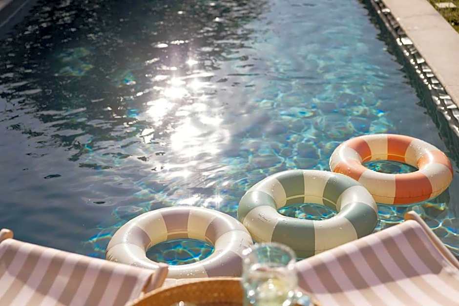 Manoir de la Nogrie - Chambre de charme avec accès privatif - Piscine chauffée sur domaine 5 étoiles à la campagne