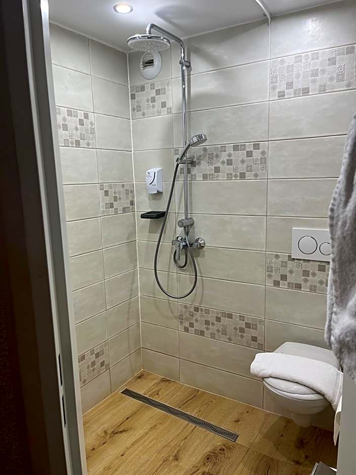 Brit Hotel La Bonne Etape