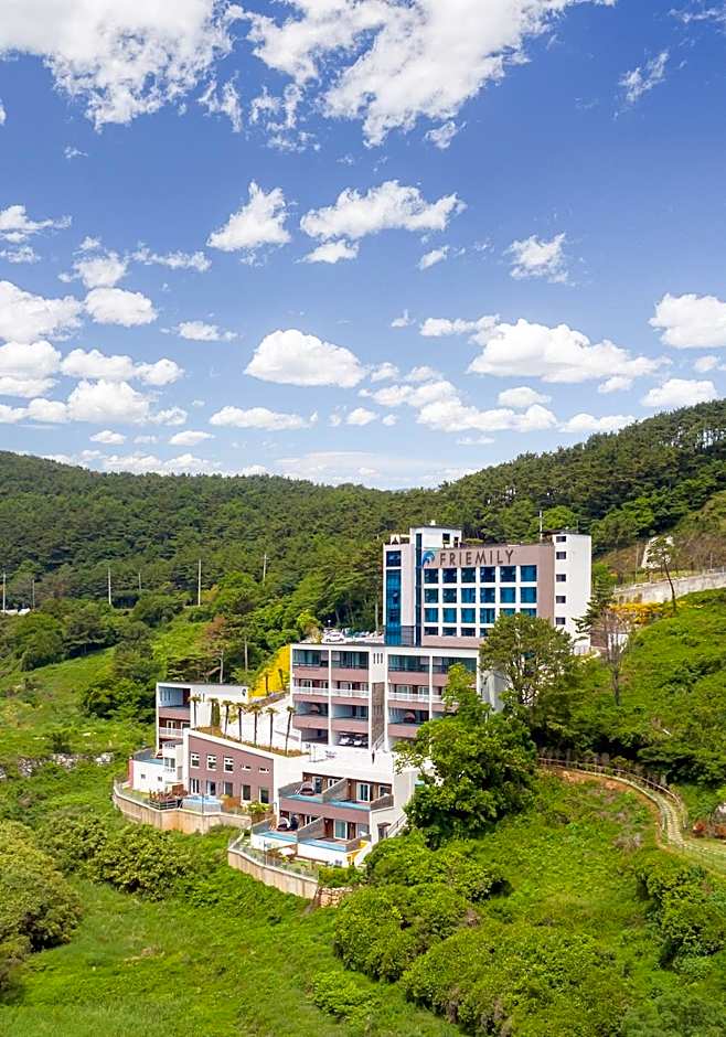 Friemily Pool Villa & Hotel