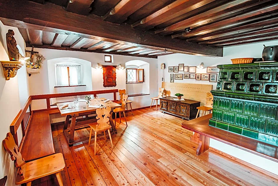 Hotel Dvor Jezersek Brnik