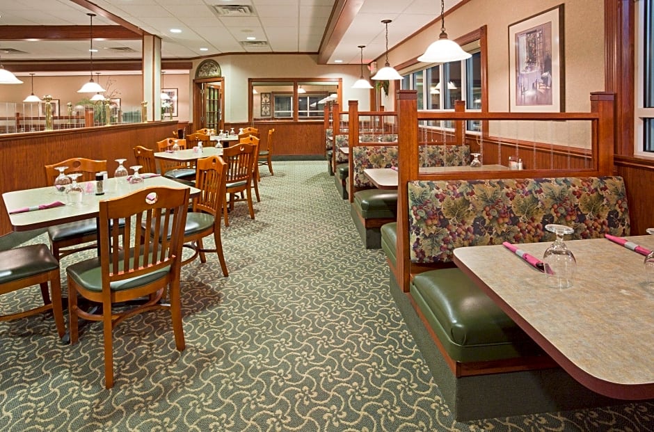 Holiday Inn Conference Center Marshfield By IHG