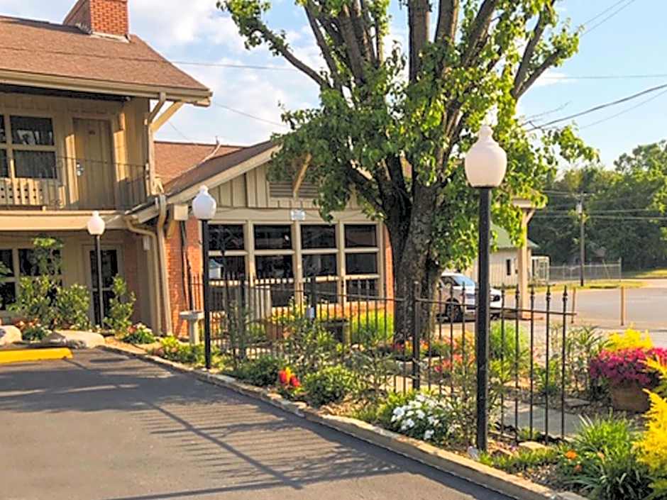 Charles Wesley Motor Lodge Broken Bow