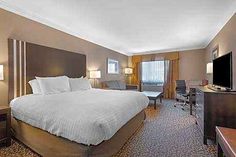 Queen Room with Two Queen Beds - Pet Friendly