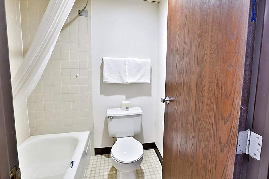 OYO Hotel Pipestone MN, Canterbury Park