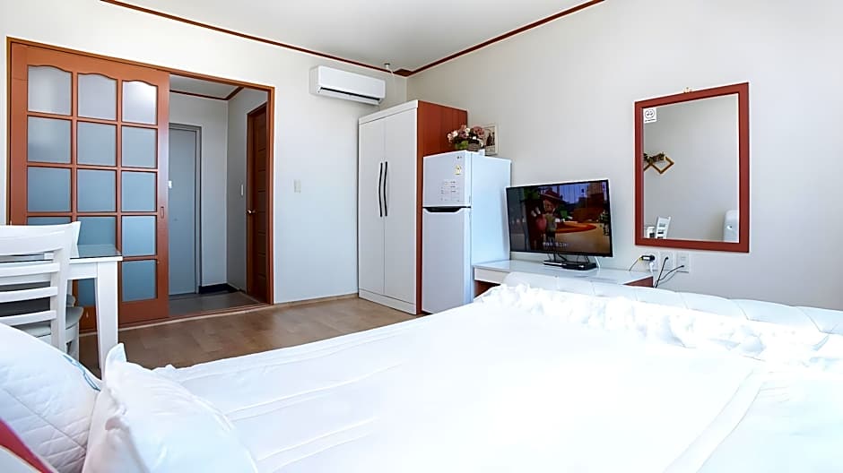 Donghae(mangsang) East House