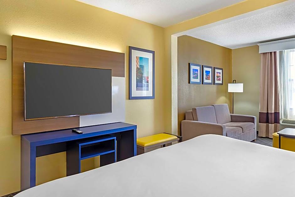 Comfort Suites Hanes Mall