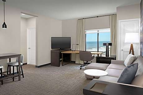 1 Bedroom 2 room Suite, 1 King, Sofa bed, Ocean view