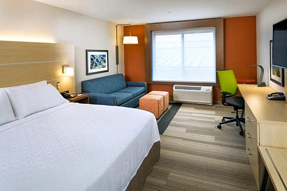 Holiday Inn Express & Suites - Medford, an IHG Hotel