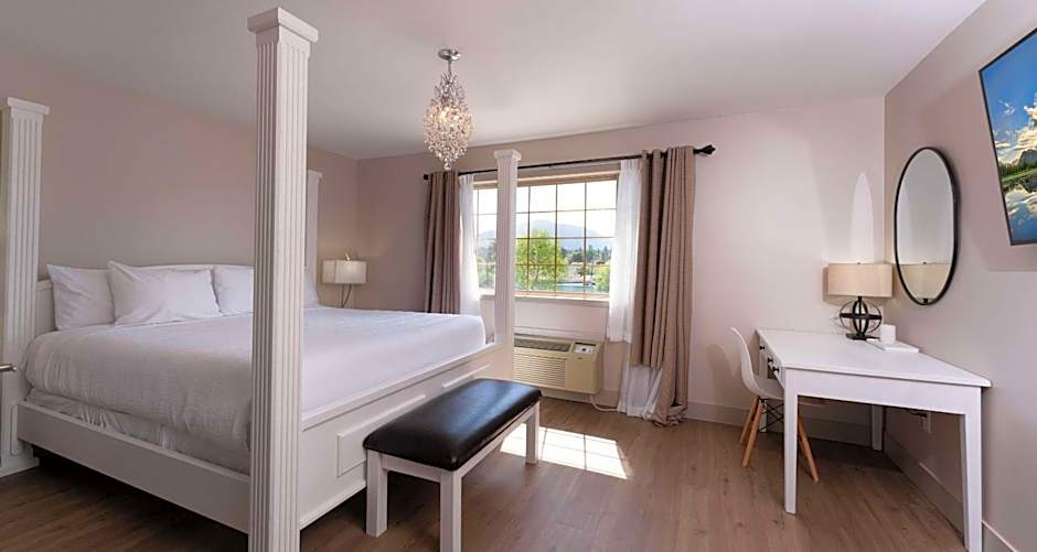 Photo 1 of 1 of Deluxe 1 King Bed Rail Car, Jetted Tub