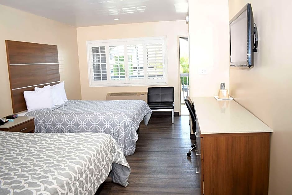 Travelodge by Wyndham Long Beach Convention Center