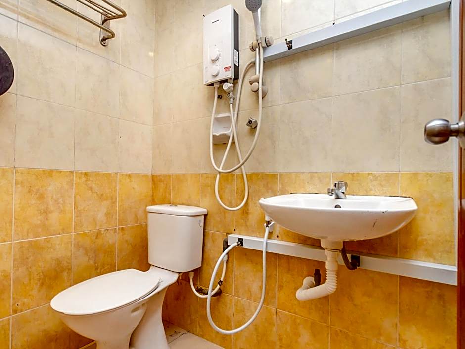 OYO 89703 B Link Hotel