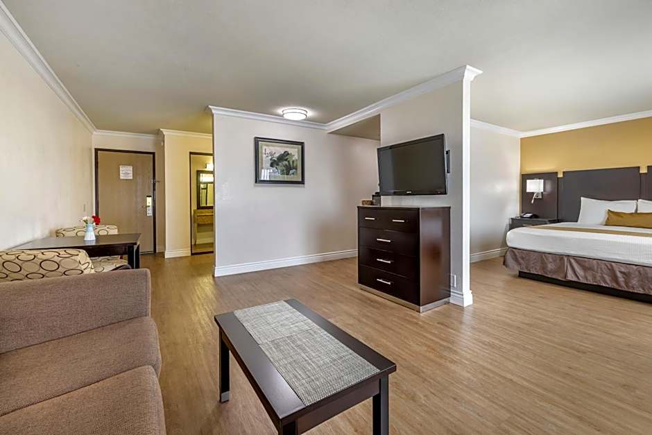 Best Western Plus South Bay Hotel