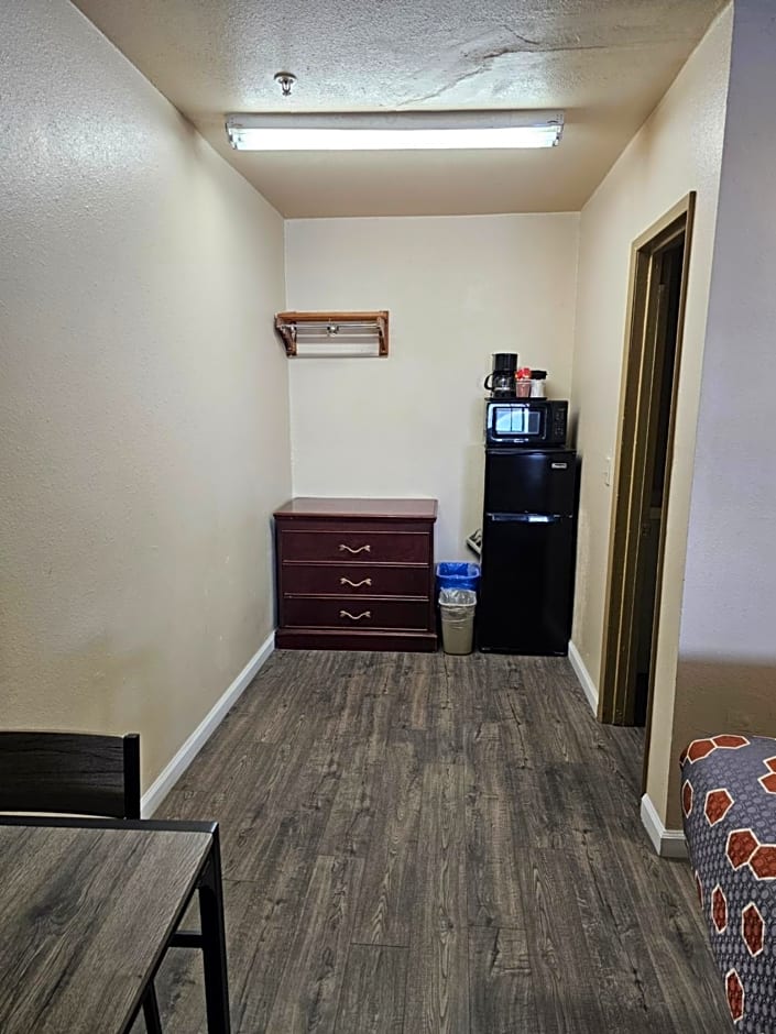California Suites Motel