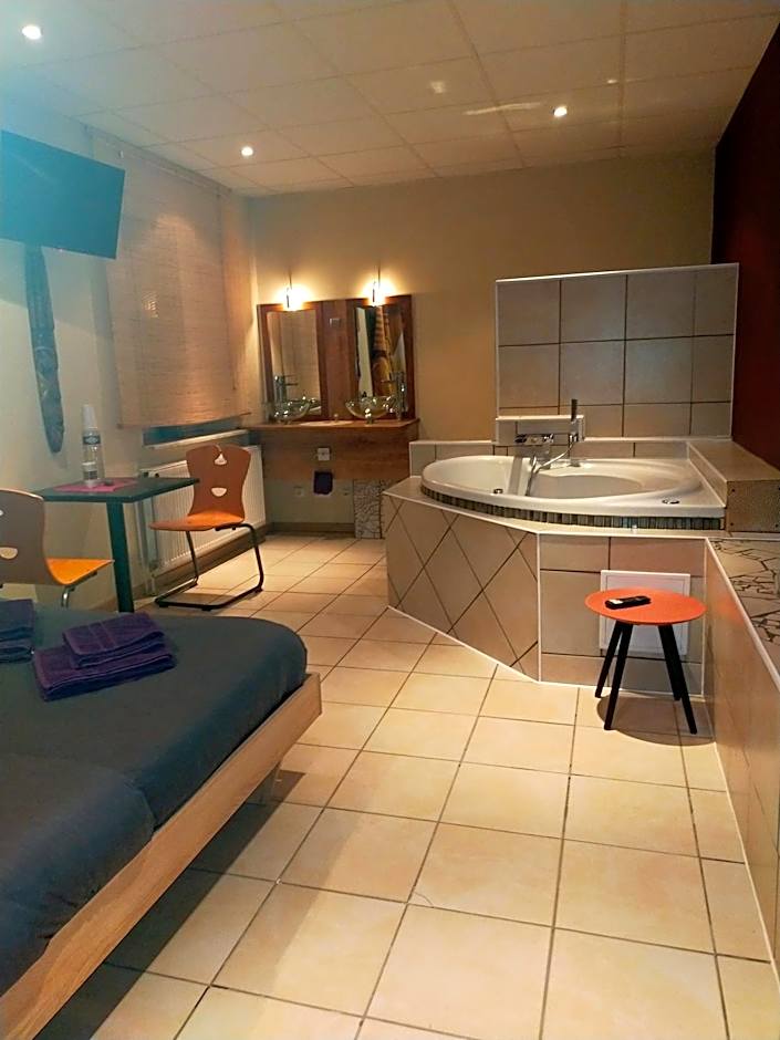 Love Paradise by Karen's Room Service