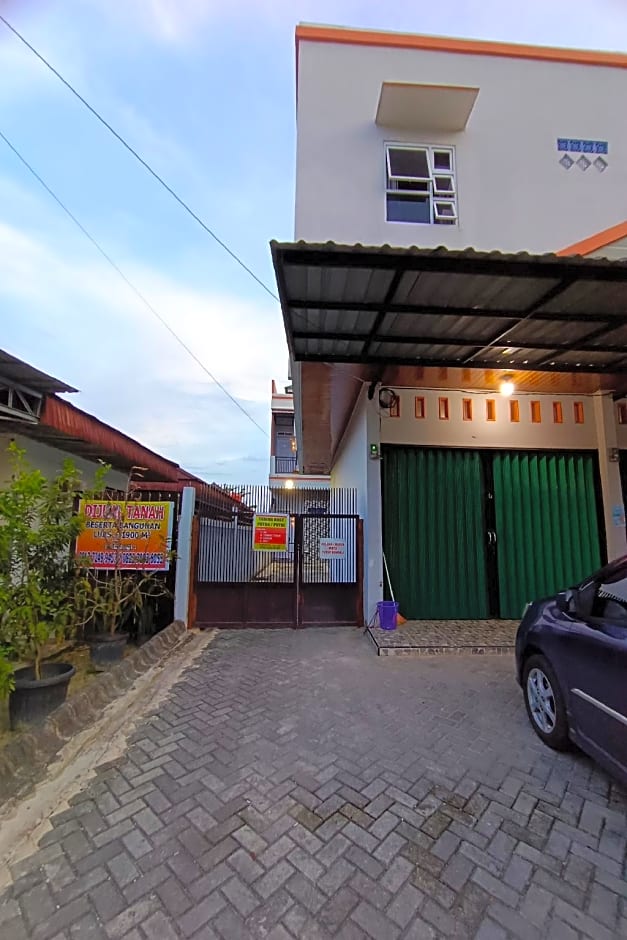 OYO 92806 Penginapan Geby Syariah