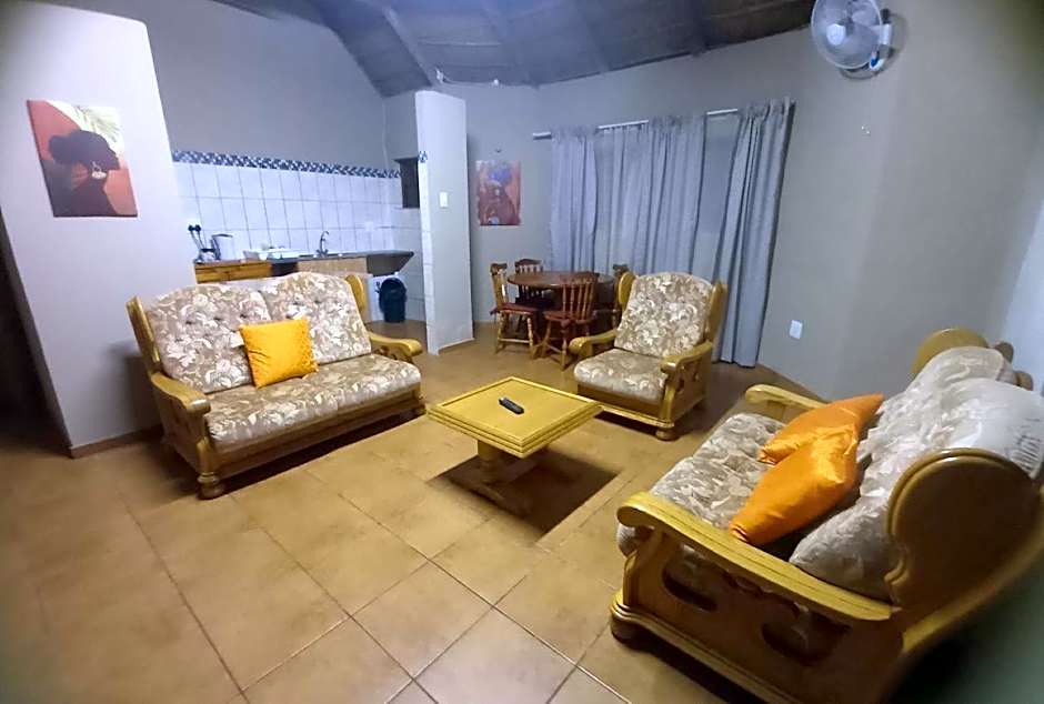 Gaggle Inn Guest Lodge