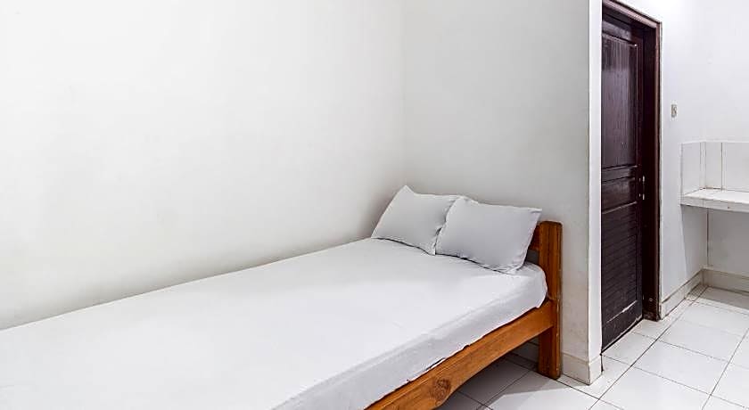 OYO Life 93504 Kost Krisna
