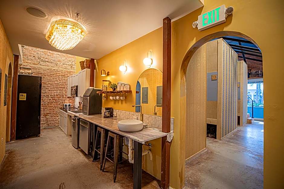Social Stays - Santa Barbara's FIRST hostel on State Street
