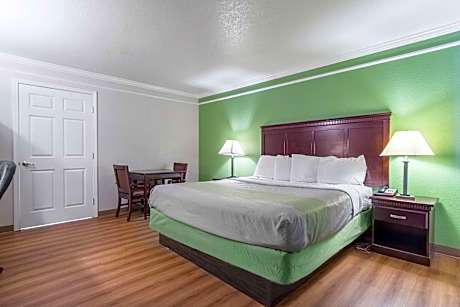 1 King Bed | Mobility Accessible Tub, Nsmk