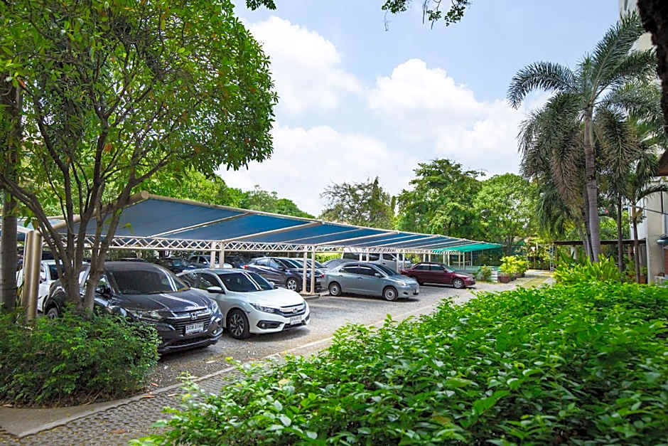 Lasalle Suites And Spa