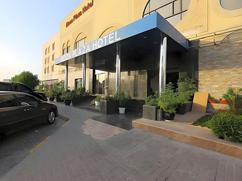 Capital O 125 Moon Plaza Hotel
