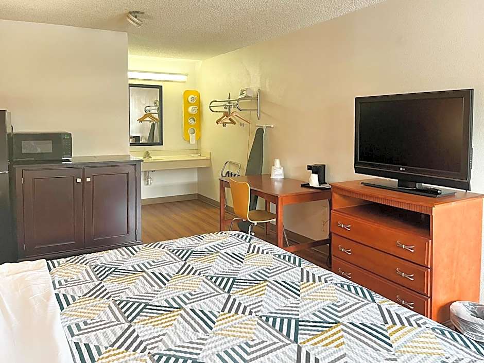 Studio 6 Suites Dayton OH Englewood