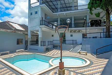 RedDoorz Plus near Taman Rekreasi Selecta 2